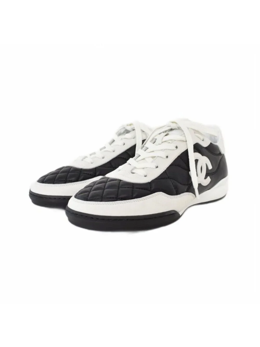 Chanel Quilted CC Logo Low-Cut Sneakers Black